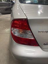 Load image into Gallery viewer, TAIL LIGHT LAMP ASSEMBLY Camry 2002 02 2003 03 2004 04 Left - NW683728