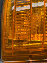 Load image into Gallery viewer, PARKLAMP Mercedes 300D 380SE 500SEL 81 - 91 Right - NW684043