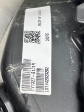 Load image into Gallery viewer, HEADLIGHT LAMP ASSEMBLY - NW684058