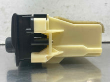 Load image into Gallery viewer, Temperature Controls Toyota 4 Runner 2002 - NW689839