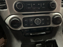 Load image into Gallery viewer, Temperature Controls GMC Yukon 2018 - NW696537