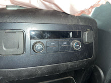 Load image into Gallery viewer, Temperature Controls GMC Yukon 2018 - NW696538