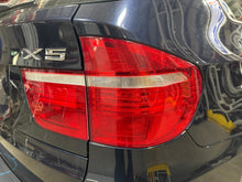 Load image into Gallery viewer, OUTER TAIL LIGHT LAMP BMW X5 X5M 07 08 09 10 Right - NW697978