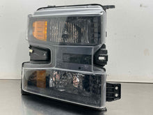 Load image into Gallery viewer, Headlight Lamp Assembly SILVERADO 1500 PICKUP 2019 - NW700359
