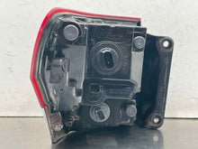 Load image into Gallery viewer, TAIL LIGHT LAMP ASSEMBLY Grand Cherokee 15 16 17 18 19 20 Right - NW702811