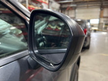 Load image into Gallery viewer, Side View Door Mirror Nissan Rogue 2022 - NW702543