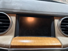 Load image into Gallery viewer, Info-Gps Screen Land Rover LR4 2013 - NW703867
