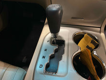 Load image into Gallery viewer, Floor Shifter GRAND CHEROKEE 2013 - NW674469