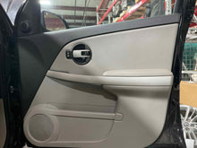 Load image into Gallery viewer, Front Interior Door Trim Panel Chevrolet Equinox 2005 - NW464798