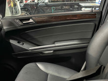 Load image into Gallery viewer, Front Interior Door Trim Panel MERCEDES ML-CLASS 2011 - NW522865