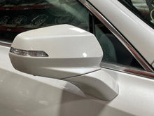 Load image into Gallery viewer, Side View Door Mirror Cadillac XT4 2019 - NW715518