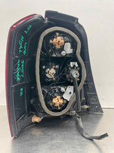 Load image into Gallery viewer, TAIL LIGHT LAMP ASSEMBLY Toyota Highlander 04 05 06 07 Right - NW734996