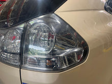 Load image into Gallery viewer, OUTER TAIL LIGHT LAMP Lexus RX330 RX350 04 05 06 07 08 09 Right - NW743110