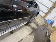 Load image into Gallery viewer, FRONT DOOR Mercedes ML320 ML350 GL320 ML500 06 07 08 09 10 11 12 Right - 1385387