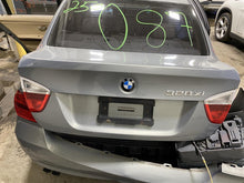 Load image into Gallery viewer, TRUNK LID BMW BMW 335i 330i 328i 325i 2006 06 2007 07 2008 08 - 1387732