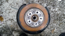 Load image into Gallery viewer, Rear Hub With Spindle BMW 330i GT 2018 - 1462581