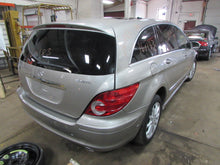 Load image into Gallery viewer, FRONT DOOR WINDOW REGULATOR R320 R350 R500 R63 2006-2013 Right - 823877