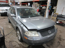 Load image into Gallery viewer, FENDER Passat 2001 01 2002 02 2003 03 2004 04 Left - 954047