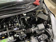 Load image into Gallery viewer, Exterior Door Handle Nissan Versa 2020 20 2021 21 2022 22 Left - 1335342