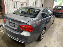 Load image into Gallery viewer, 2011 BMW 328i Floor Shifter - 1350567