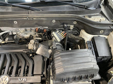 Load image into Gallery viewer, REAR QUARTER GLASS Volkswagen Atlas 18 19 20 21 22 Right - 1380149