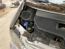 Load image into Gallery viewer, Quarter Panel Cut Volkswagen Eurovan 2001 - 1388139