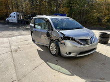 Load image into Gallery viewer, AIR CLEANER BOX Toyota Sienna 2011 11 2012 12 2013 13 2014 14 - DG172884