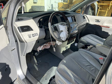 Load image into Gallery viewer, AIR CLEANER BOX Toyota Sienna 2011 11 2012 12 2013 13 2014 14 - DG172884