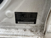 Load image into Gallery viewer, AIR CLEANER BOX Hyundai Elantra 11 12 13 14 15 16 - DG172682