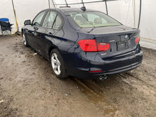 Load image into Gallery viewer, TRANSFER CASE 228I 320i 328D 328i 328I GT 335i 335i GT 428i 435i 12-15 - DG180530