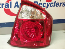 Load image into Gallery viewer, CENTER TRUNK TAIL LIGHT Kia Spectra 2004 04 2005 05 2006 06 Right - CTL195669