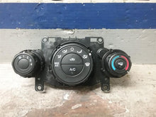 Load image into Gallery viewer, Temperature Controls Ford Fiesta 2015 - CTL288253