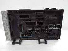 Load image into Gallery viewer, Fuse Box TOWN & COUNTRY 2005 - MRK460681