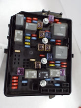 Load image into Gallery viewer, Fuse Box Chevrolet Impala 2008 - MRK464550