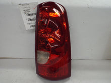 Load image into Gallery viewer, TAIL LIGHT LAMP ASSEMBLY Silverado 1500 Pickup Silverado 2500 2003 Right - MRK465076