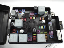 Load image into Gallery viewer, Fuse Box Chevrolet Sonic 2012 - MRK465937