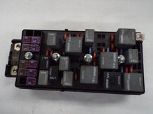 Load image into Gallery viewer, Fuse Box Pontiac G6 2006 - MRK466108
