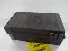 Load image into Gallery viewer, Fuse Box TOWN & COUNTRY 2005 - MRK467799