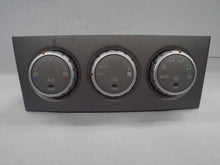 Load image into Gallery viewer, TEMPERATURE CONTROLS Subaru Forester 2005 05 2006 06 - MRK468208