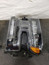 Load image into Gallery viewer, Headlight Lamp Assembly SILVERADO 1500 PICKUP 2019 - MM2852424