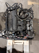 Load image into Gallery viewer, Engine Motor FIVE HUNDRED 2005 - MM3186997