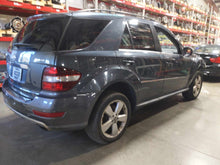Load image into Gallery viewer, FRONT DOOR WINDOW REGULATOR POWER Gl320 Gl350 Gl450 Gl550 06-12 Right - NW685646