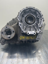 Load image into Gallery viewer, Transfer Case Dodge Charger 2013 - NW443731