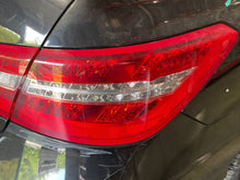 Load image into Gallery viewer, OUTER TAIL LIGHT LAMP E300 E350 E400 E550 E63 10 11 12 13 Right - NW444247