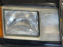 Load image into Gallery viewer, Headlight Lamp Assembly MERCEDES 300E 1993 - NW444580