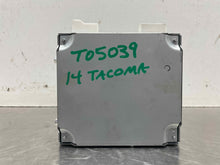 Load image into Gallery viewer, Radio Toyota Tacoma 2014 - NW525972