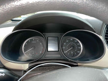 Load image into Gallery viewer, SPEEDOMETER CLUSTER Hyundai Santa Fe 2017 17 2018 18 - NW526019