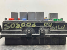 Load image into Gallery viewer, Fuse Box SILVERADO 3500 PICKUP 2004 - NW474945