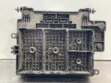 Load image into Gallery viewer, Fuse Box SILVERADO 3500 PICKUP 2004 - NW474945