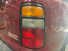 Load image into Gallery viewer, TAIL LIGHT LAMP ASSEMBLY Suburban 1500 Suburban 2500 Tahoe 04-06 Right - NW491306